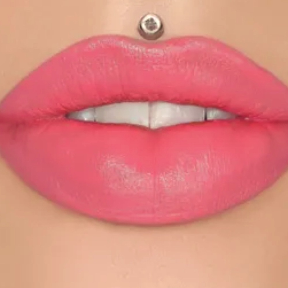Jeffree Star Lipstick Cult of Roses